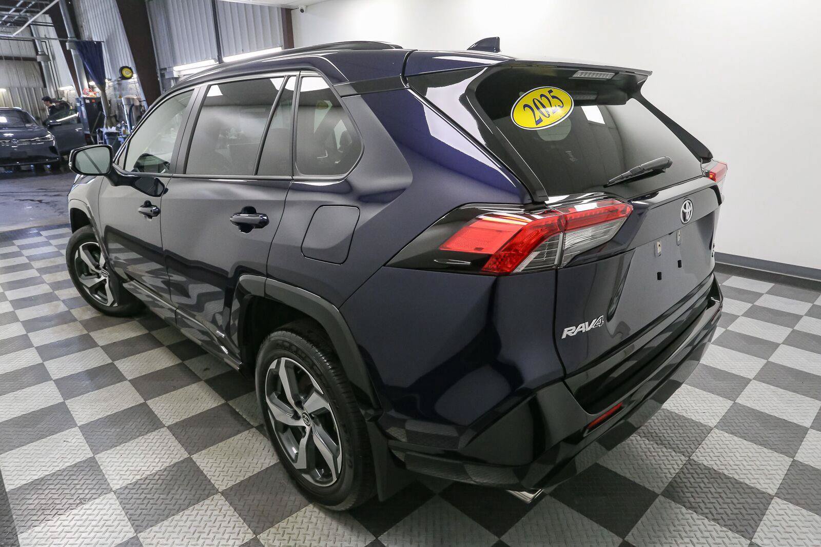 Used 2025 Toyota RAV4 SE AWD/4WD image 9