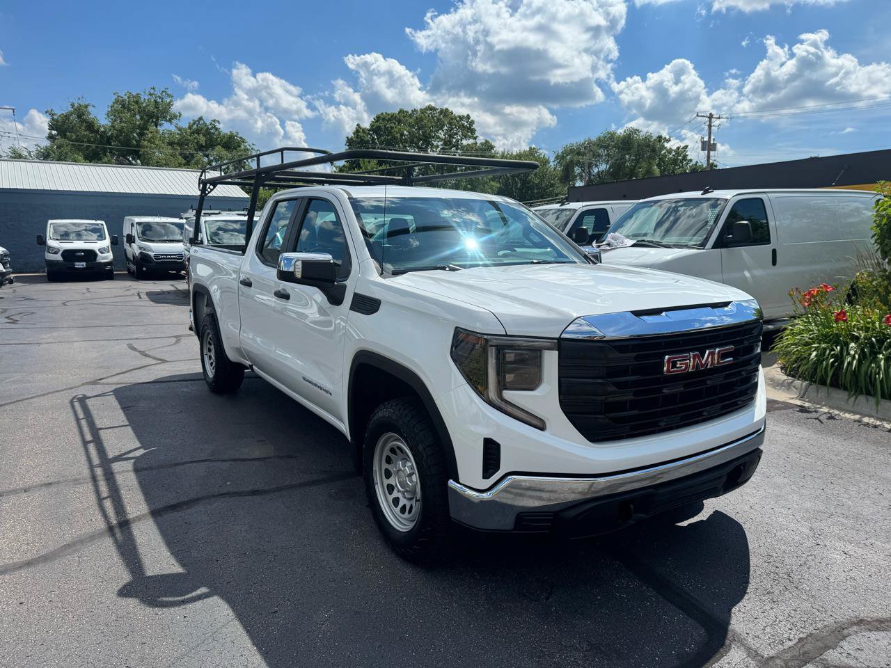 Used 2022 GMC Sierra 1500 Pro w/ 1SA Safety Plus Package AWD/4WD image 3