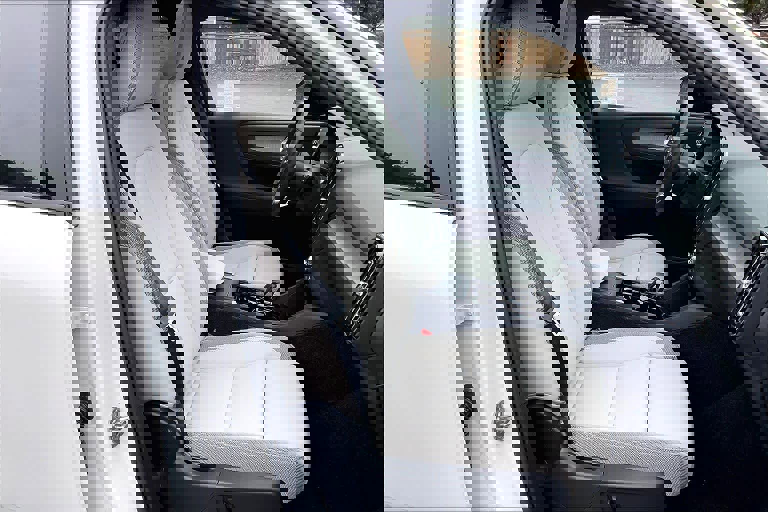 New 2026 Volvo EX40 Plus w/ Climate Package image 31