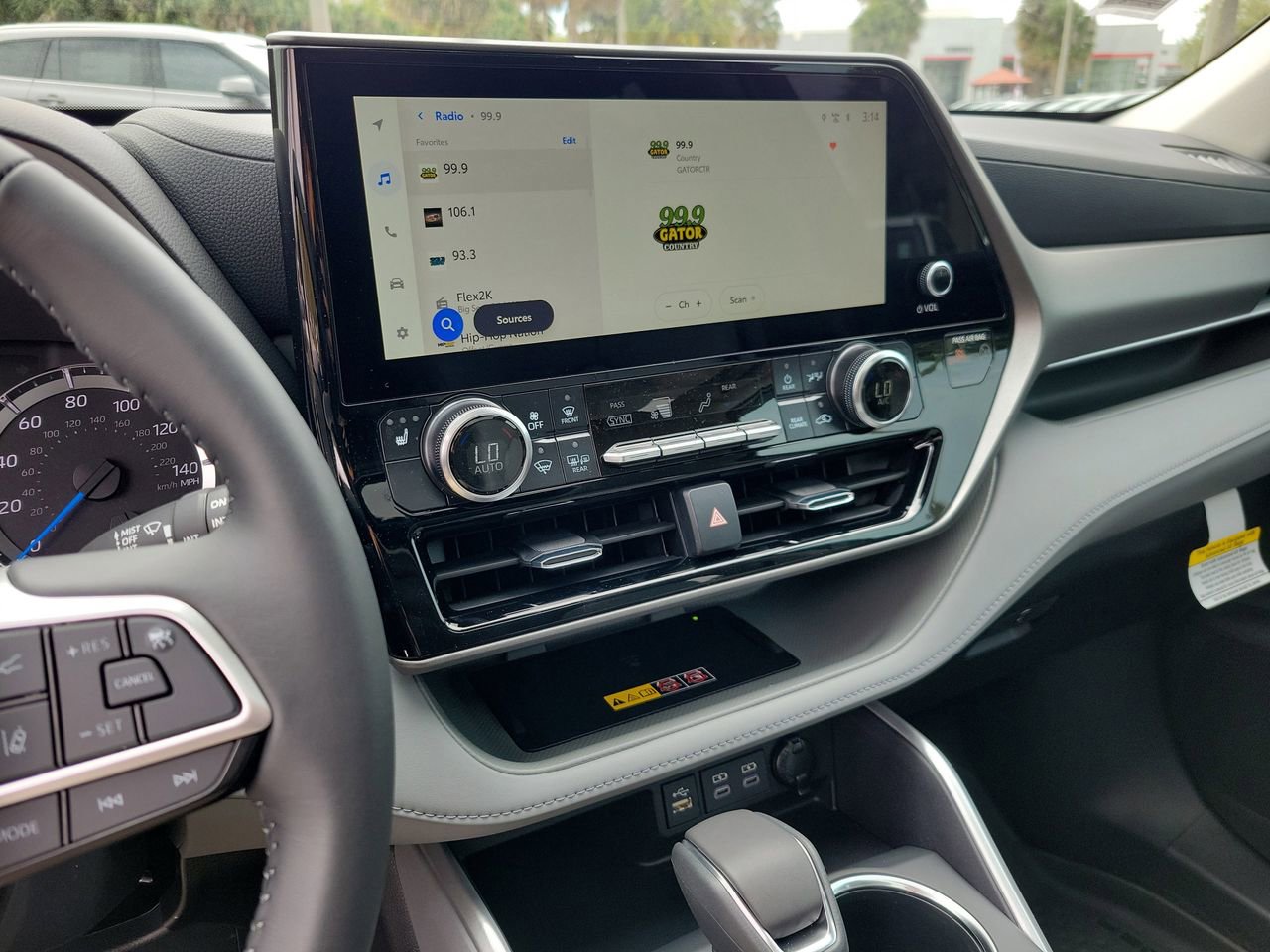 New 2026 Toyota Highlander XLE image 25