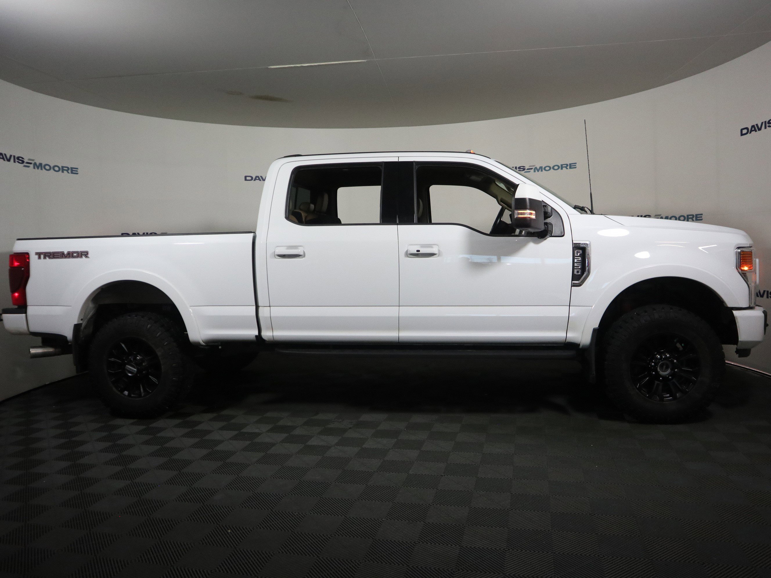 Used 2022 Ford F250 Lariat w/ Tremor Off-Road Package AWD/4WD image 4