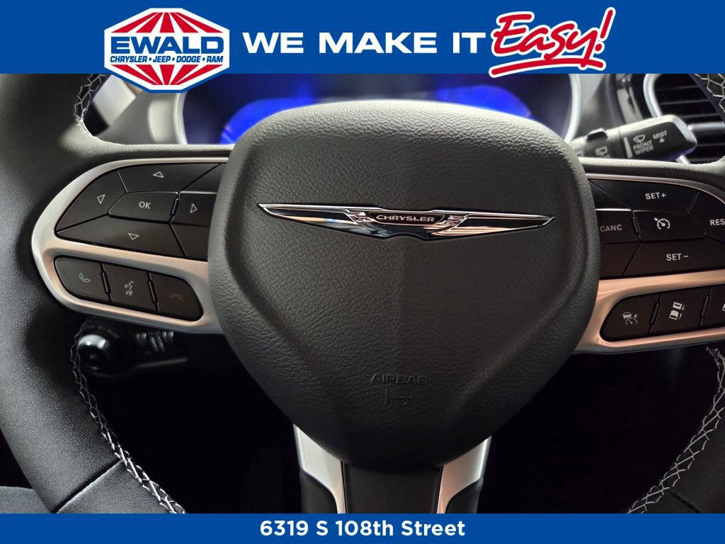 New 2026 Chrysler Pacifica Select AWD/4WD image 5