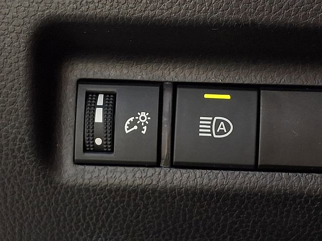 Used 2025 Toyota RAV4 XLE image 25