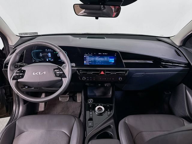 Used 2024 Kia Niro EX w/ EX Cold Weather Package FWD image 17