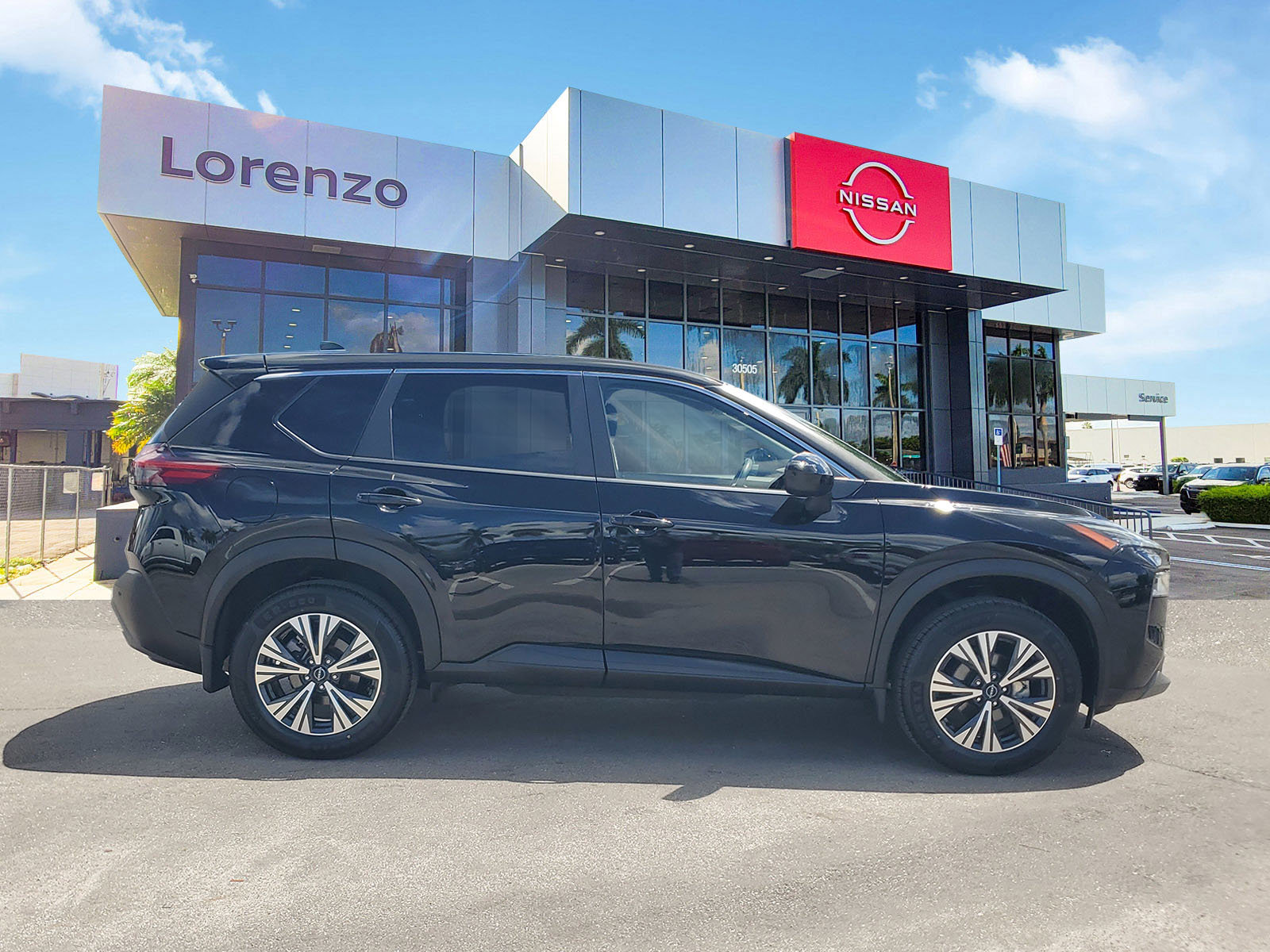 Used 2023 Nissan Rogue SV image 4