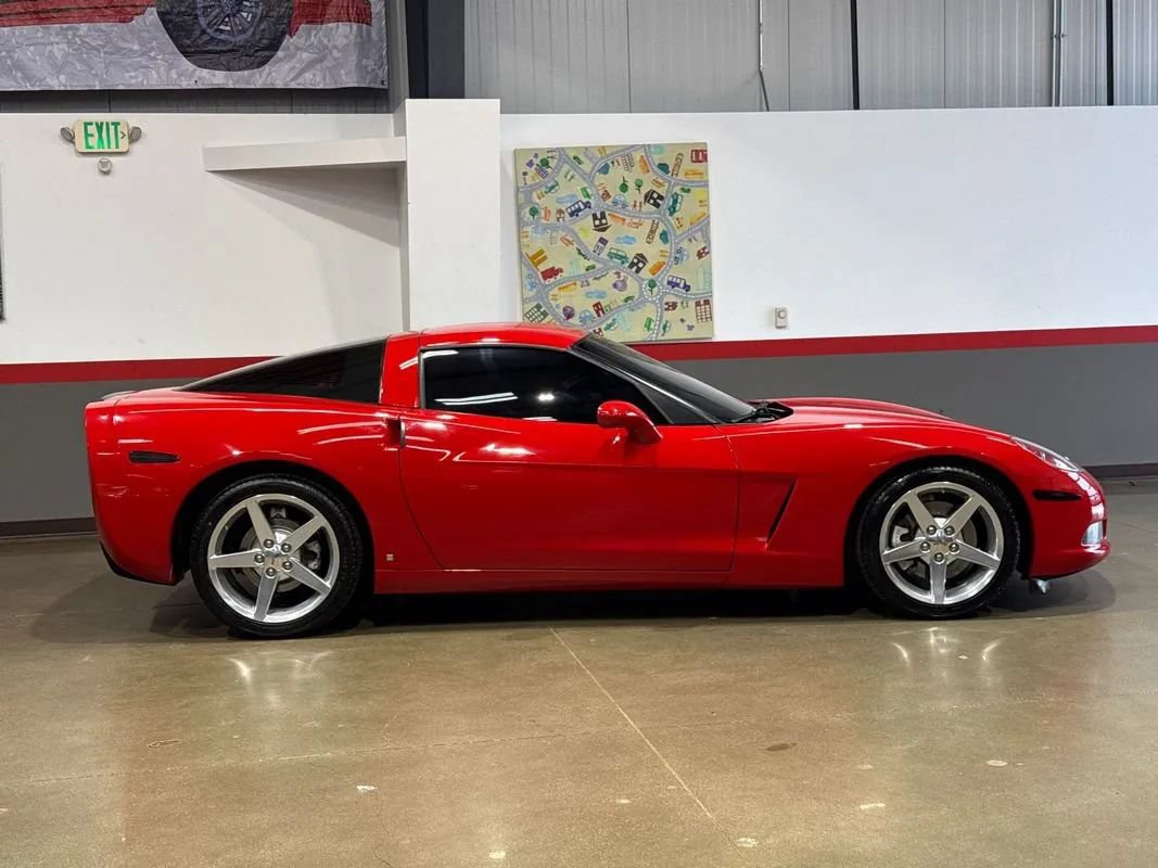 Used 2008 Chevrolet Corvette Coupe w/ Preferred Equipment Group RWD image 3