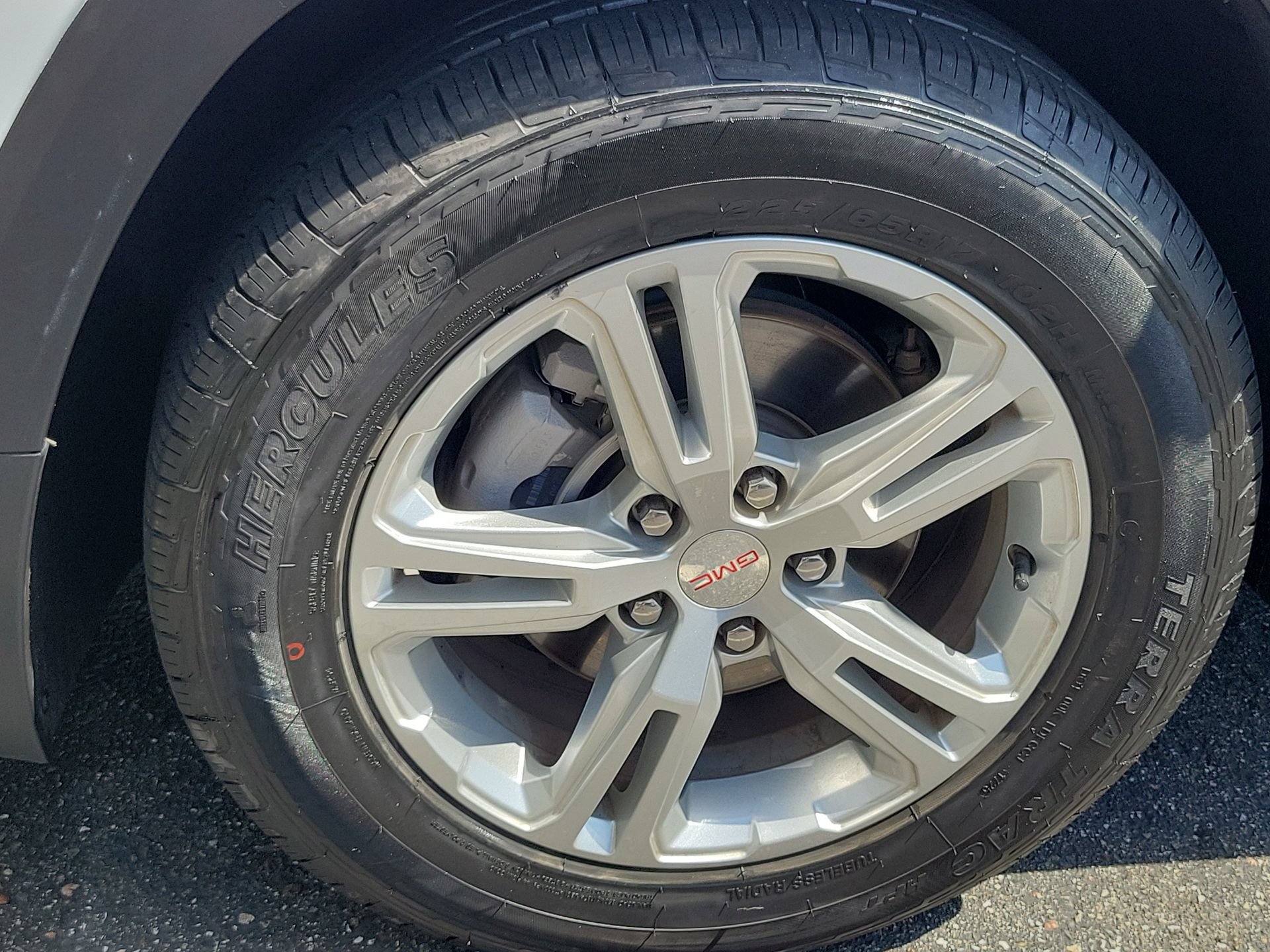 Used 2024 GMC Terrain SLE FWD image 25