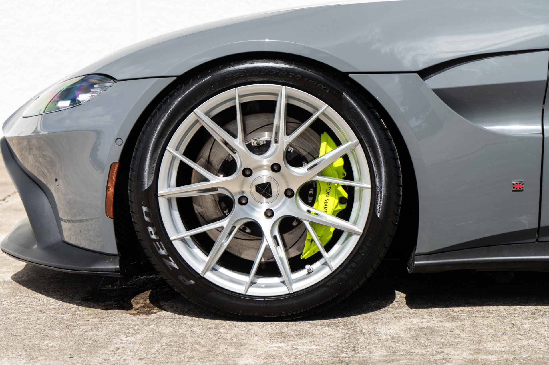 Used 2020 Aston Martin V8 Vantage Coupe RWD image 28