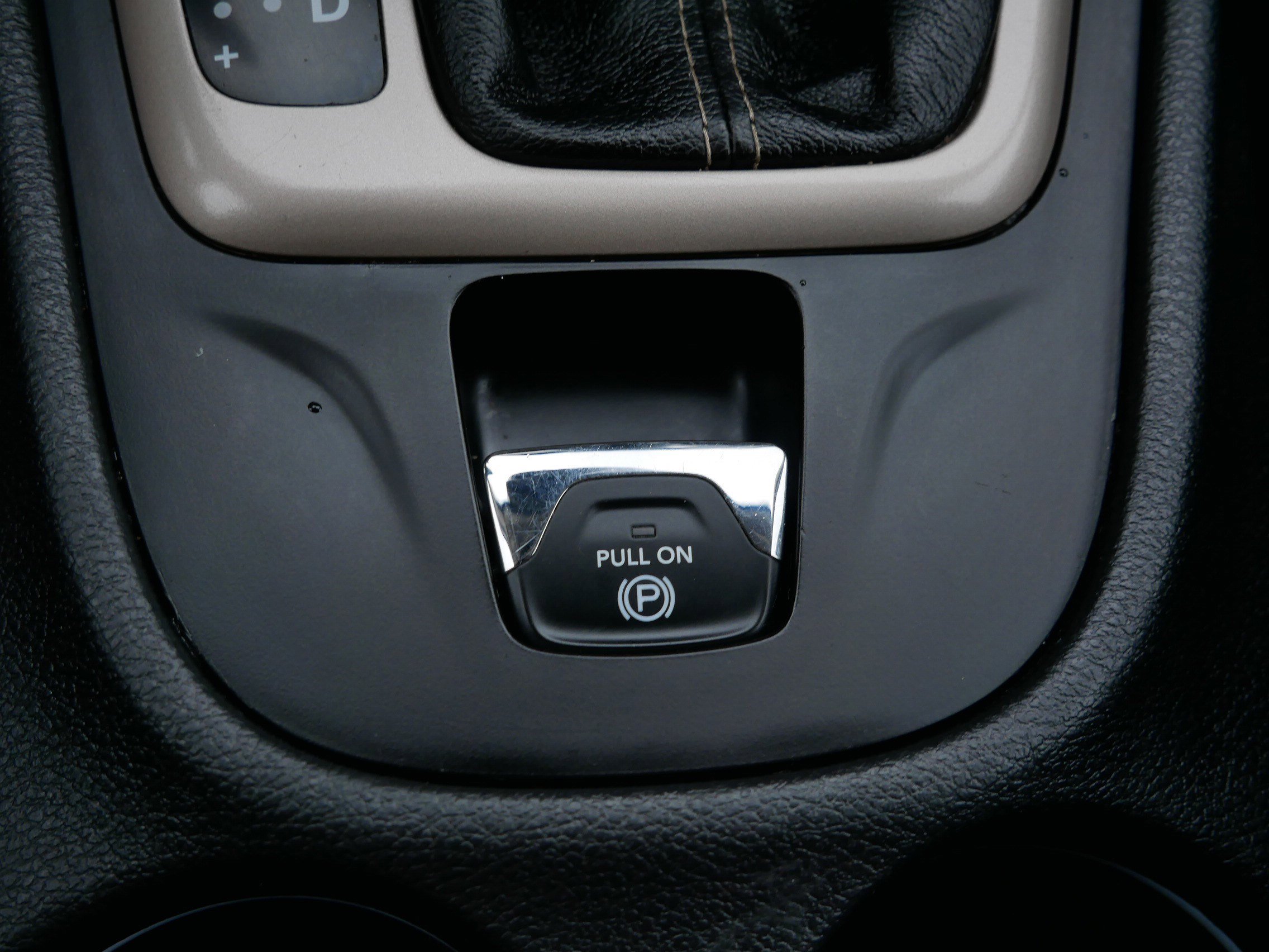 Used 2017 Jeep Cherokee Latitude image 32