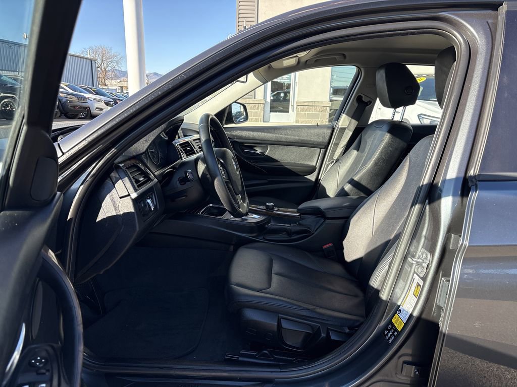 Used 2016 BMW 320i xDrive Sedan image 23