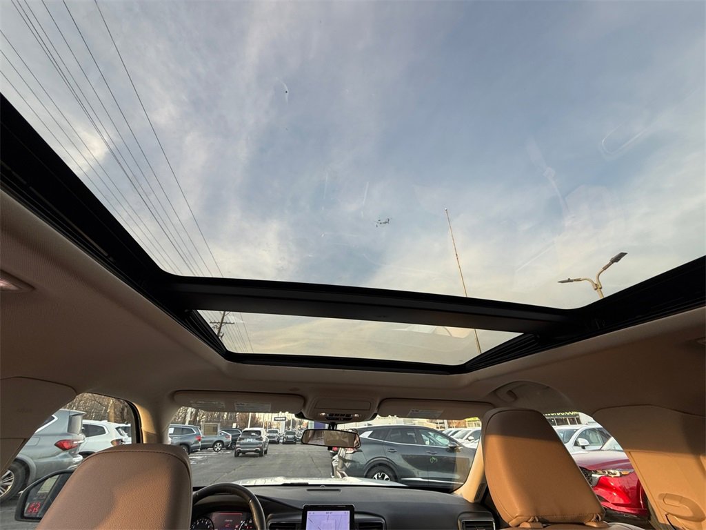 Used 2020 Ford Explorer XLT w/ Equipment Group 202A image 22