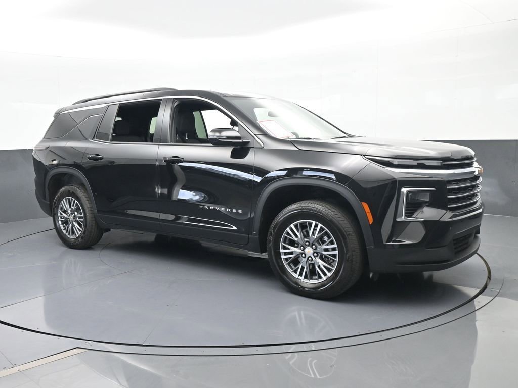 Used 2025 Chevrolet Traverse LT image 8