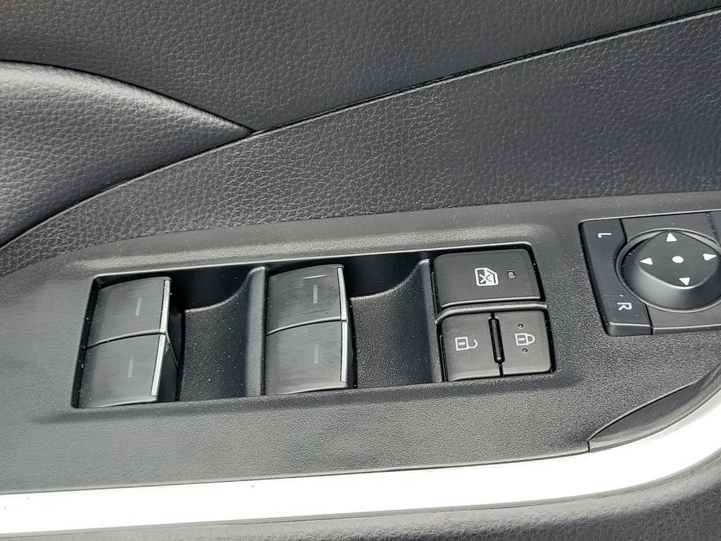 Used 2024 Toyota RAV4 AWD Hybrid image 31