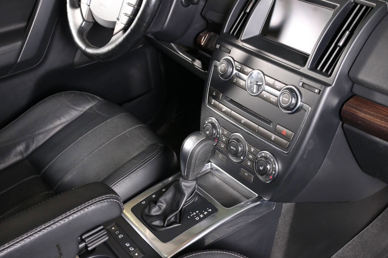 Used 2013 Land Rover LR2 HSE image 34