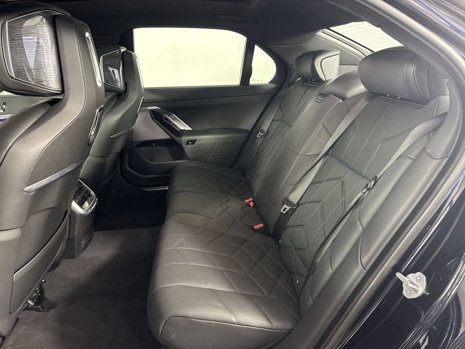 Used 2023 BMW i7 xDrive60 image 22