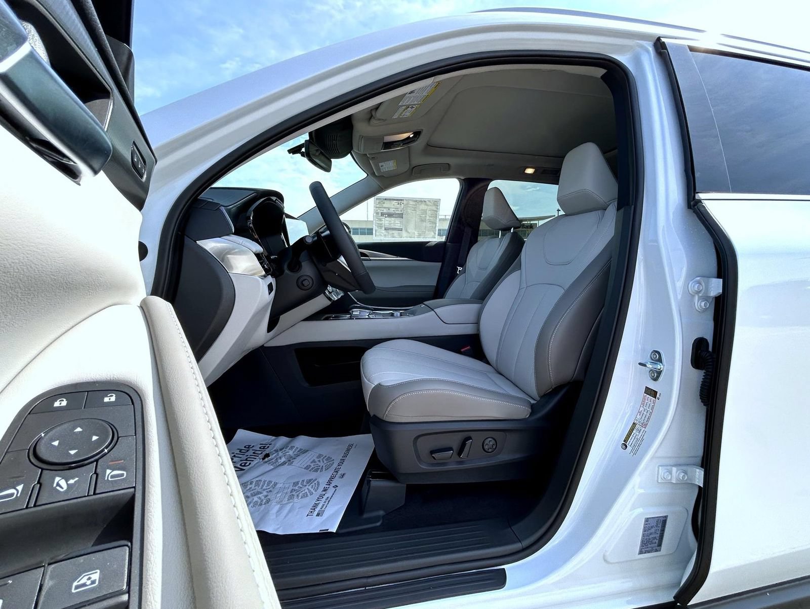 New 2027 INFINITI QX60 Luxe w/ Cargo Package AWD/4WD image 10