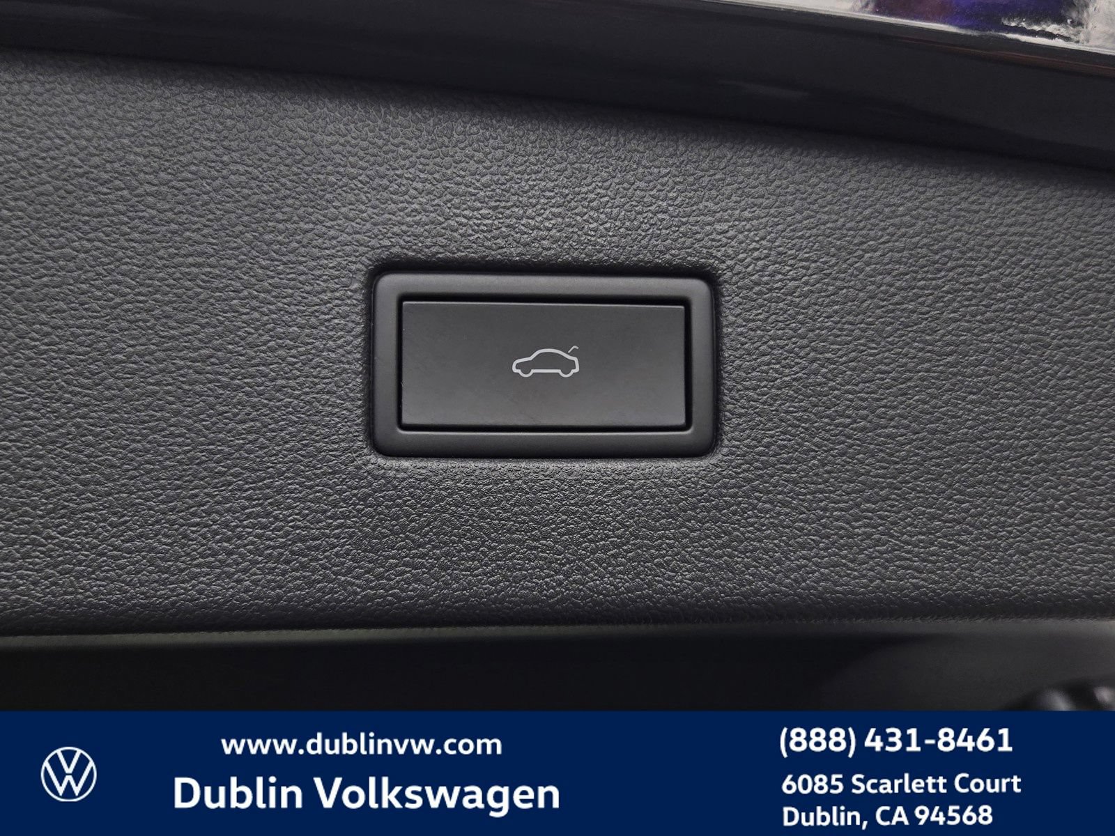 Used 2022 Volkswagen Tiguan SE R-Line FWD image 25