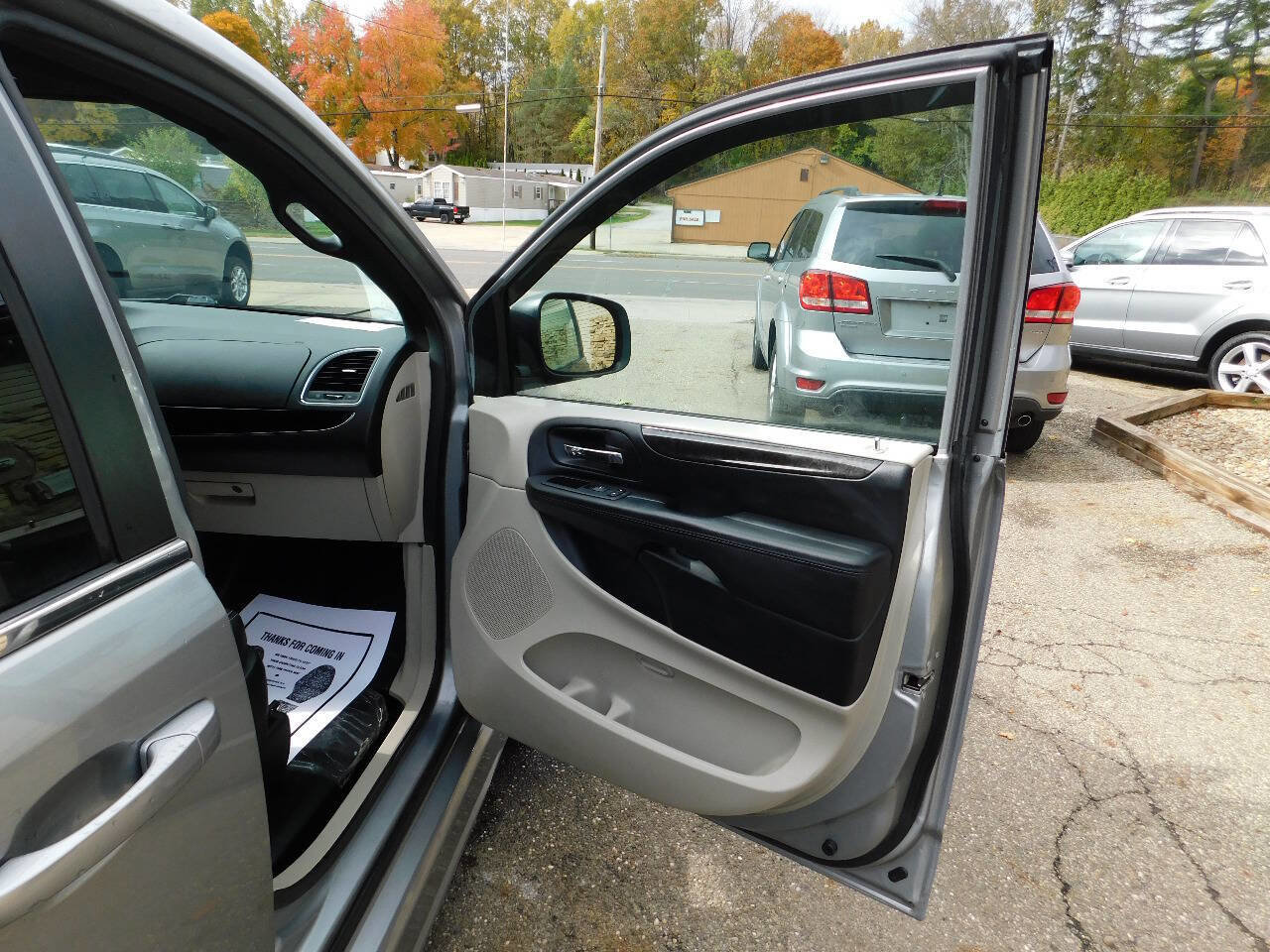 Used 2017 Dodge Grand Caravan SXT image 29