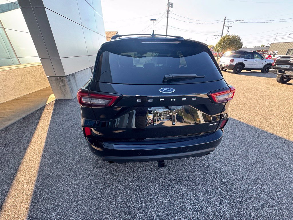 Used 2023 Ford Escape ST-Line w/ Tech Pack #1 AWD/4WD image 2