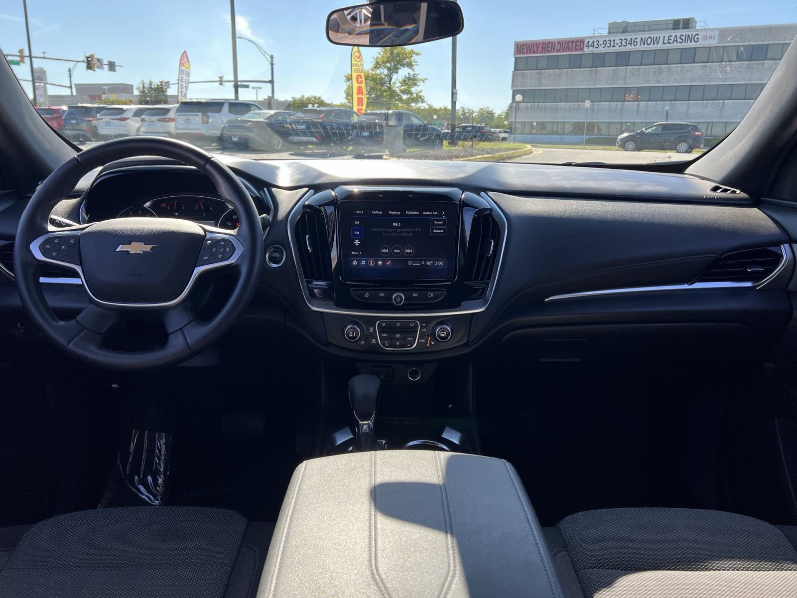 Used 2023 Chevrolet Traverse LT FWD image 22
