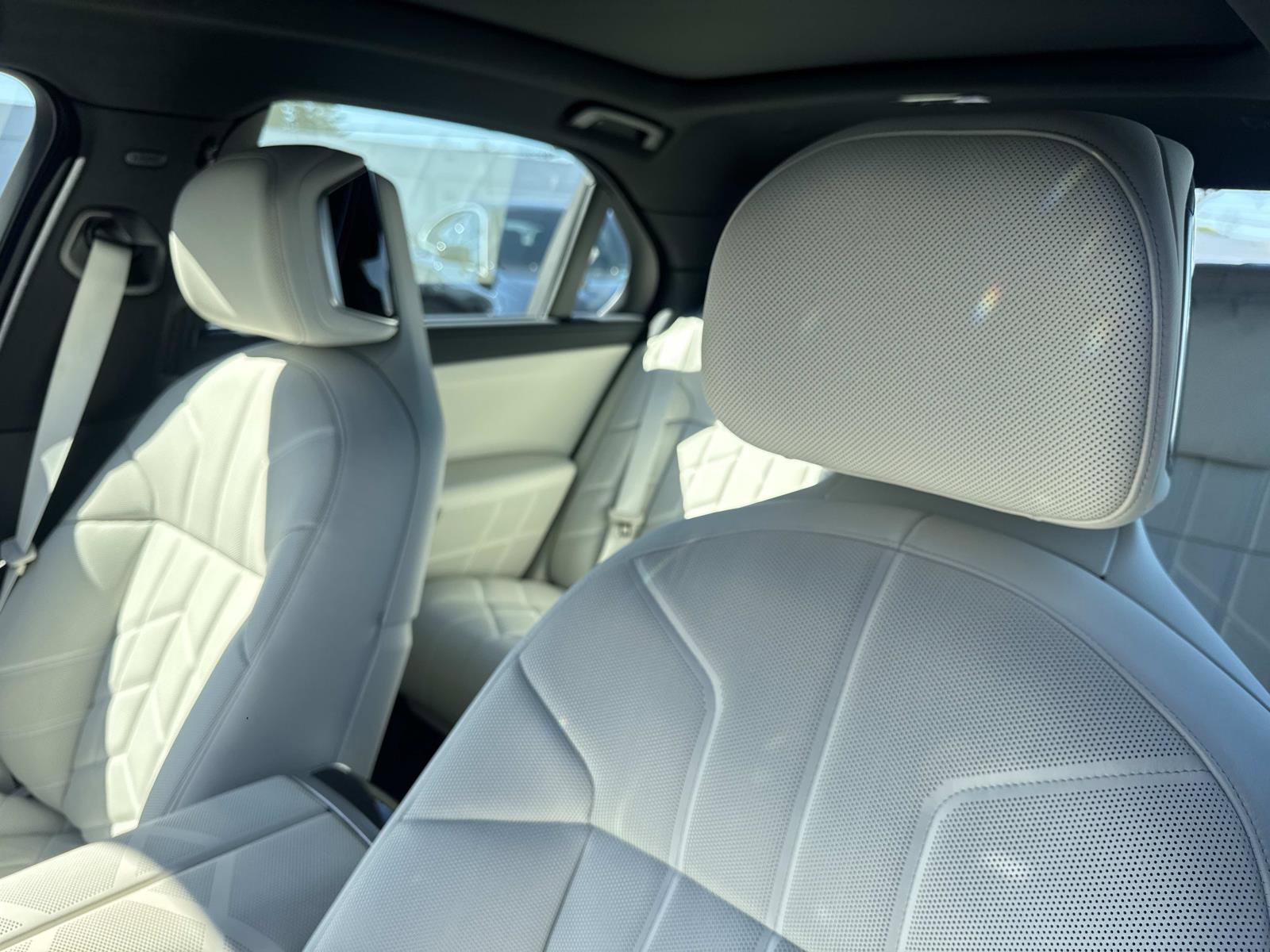 Used 2025 BMW i7 eDrive50 image 15