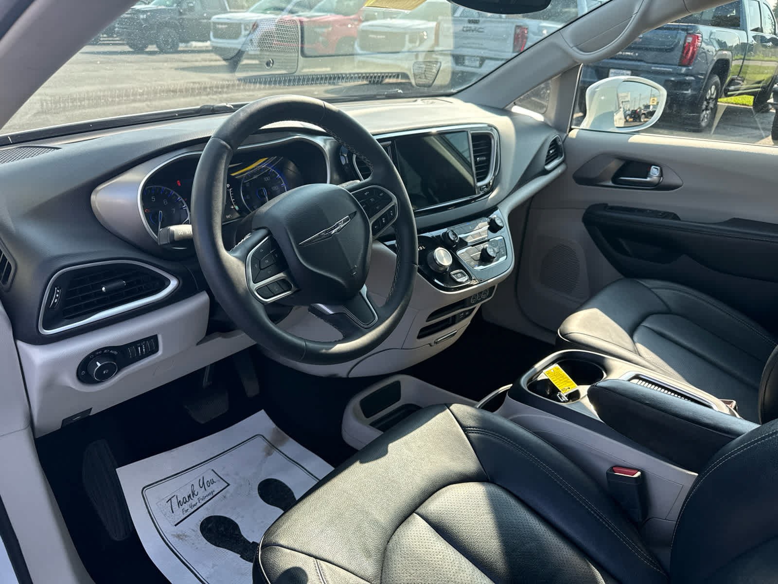 Used 2022 Chrysler Pacifica Touring-L FWD image 11