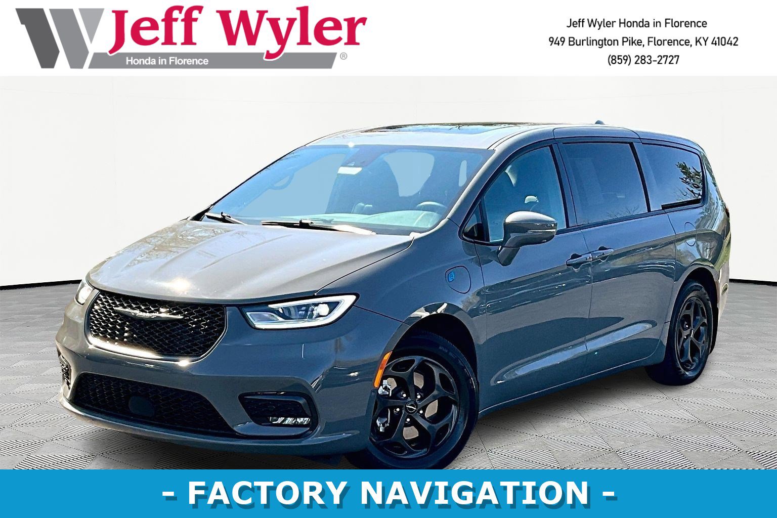 Used 2022 Chrysler Pacifica Limited w/ Uconnect Theater Family Group