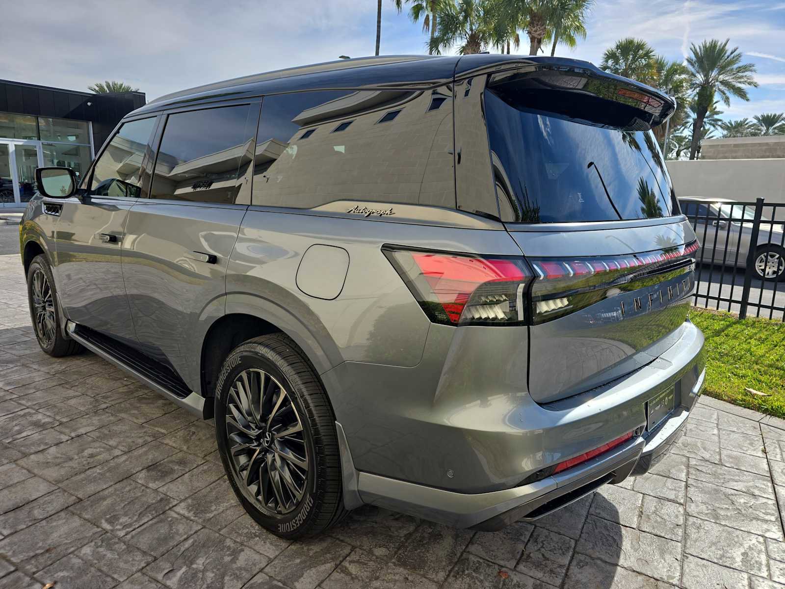 New 2026 INFINITI QX80 Autograph w/ Premium Cargo Package image 8