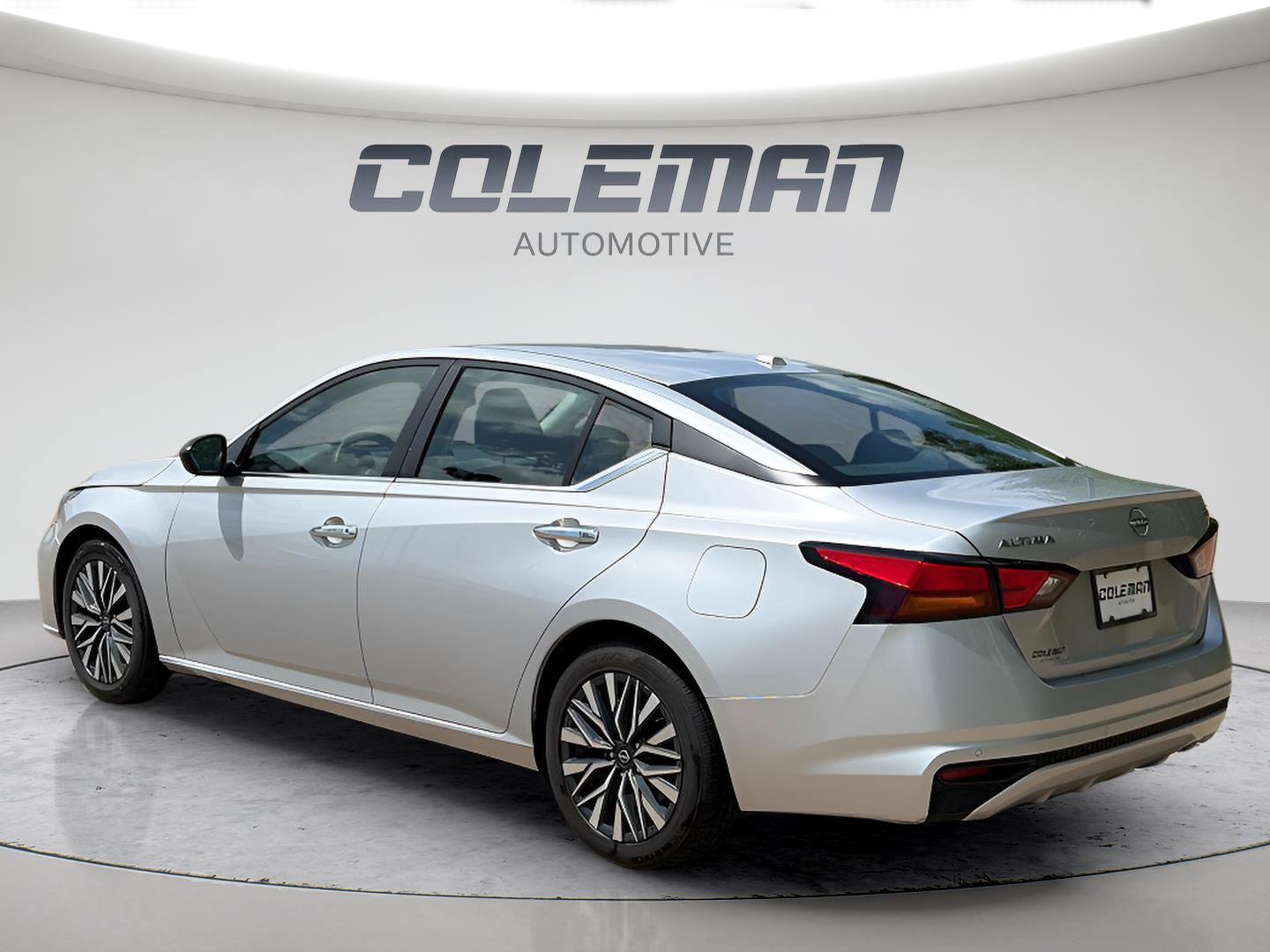 Used 2024 Nissan Altima 2.5 SV FWD image 3