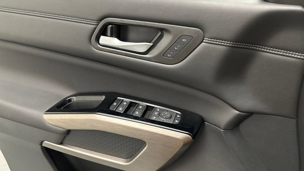 Certified 2024 Nissan Pathfinder Platinum AWD/4WD image 21