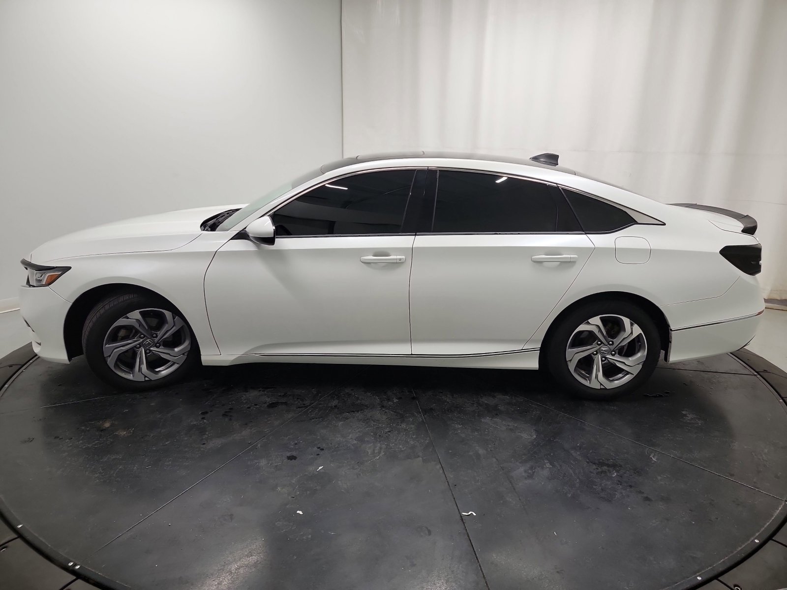 Used 2019 Honda Accord EX image 4
