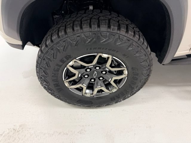 Certified 2026 Chevrolet Colorado ZR2 w/ Technology Package AWD/4WD image 17