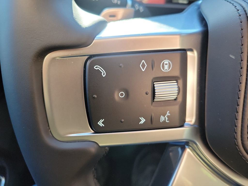 New 2024 Land Rover Discovery Metropolitan Edition image 15