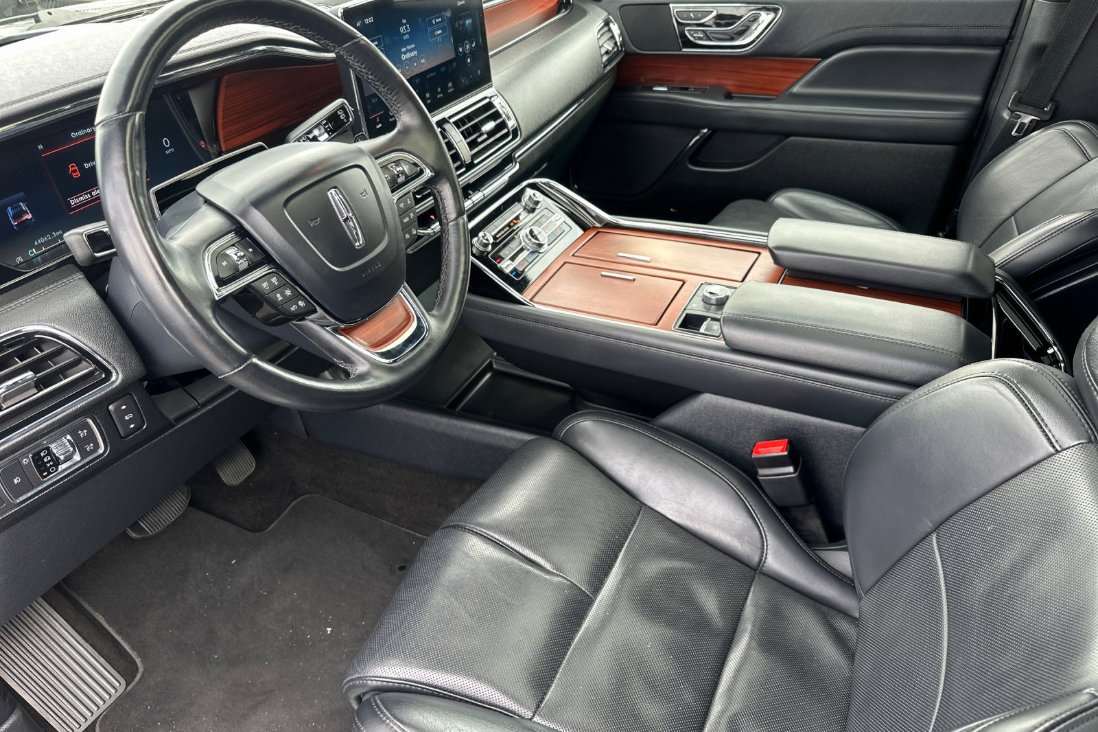 Used 2022 Lincoln Navigator L Reserve image 9