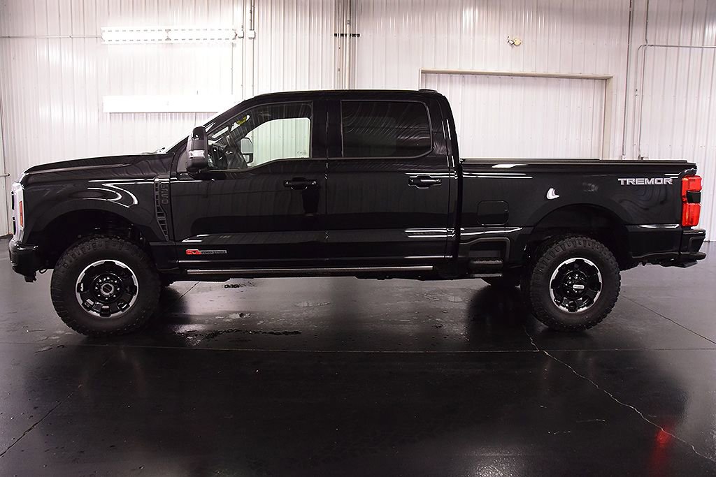 Used 2025 Ford F250 Platinum w/ Tremor Off-Road Package image 4