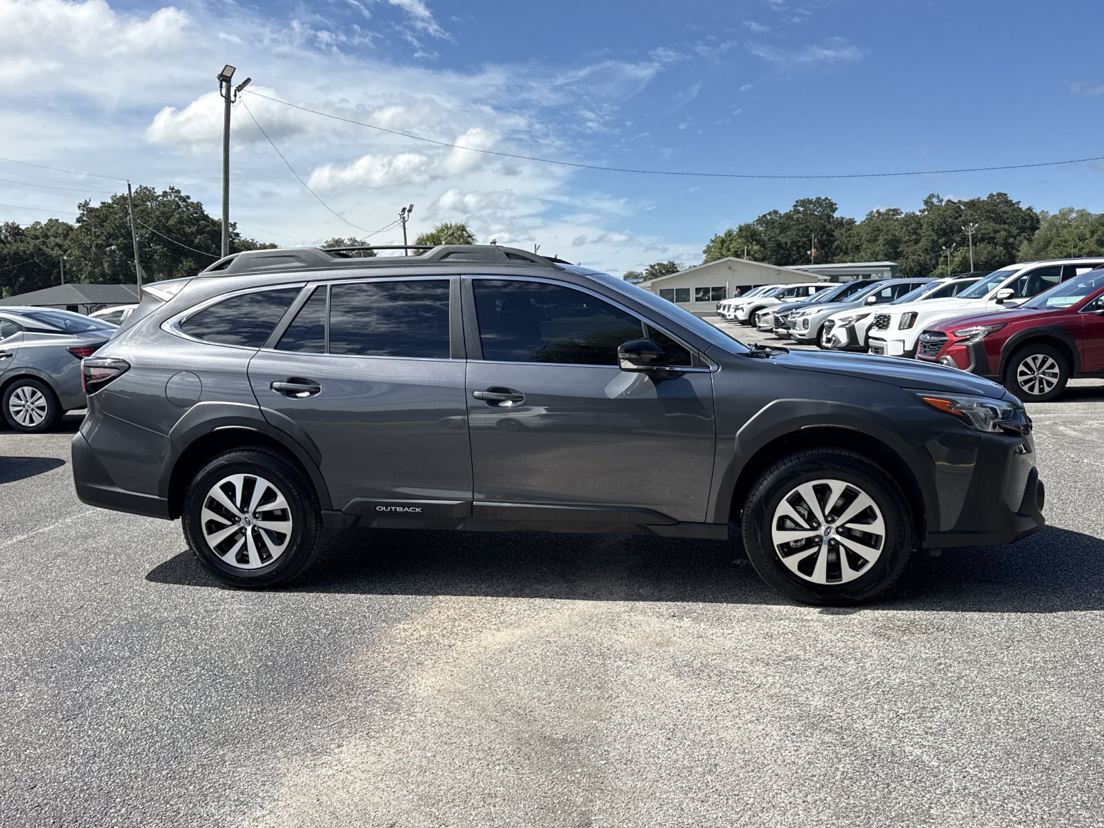 Used 2023 Subaru Outback Premium AWD/4WD image 6