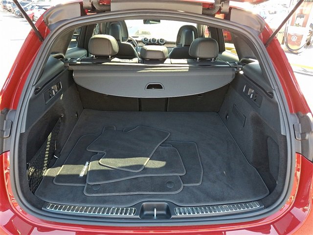 Used 2025 Mercedes-Benz GLC 300 4MATIC image 29