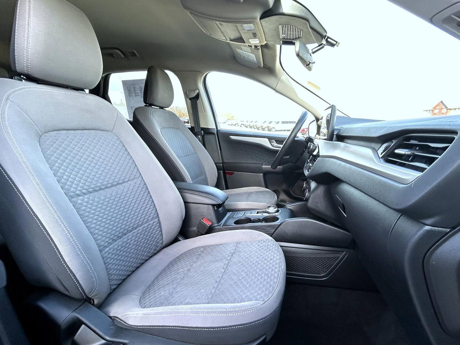 Used 2020 Ford Escape SE image 16