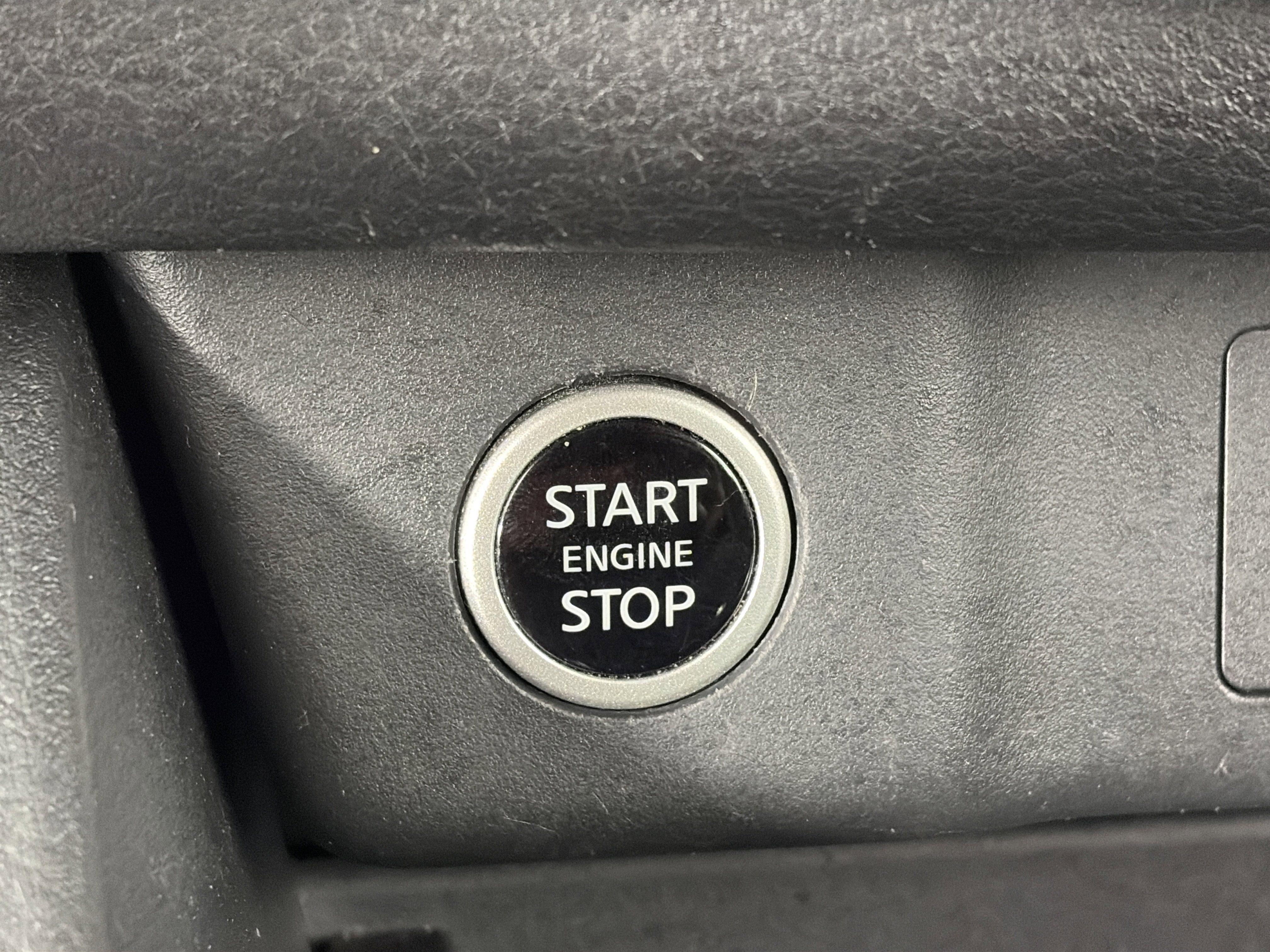 Used 2023 Nissan Rogue S image 25