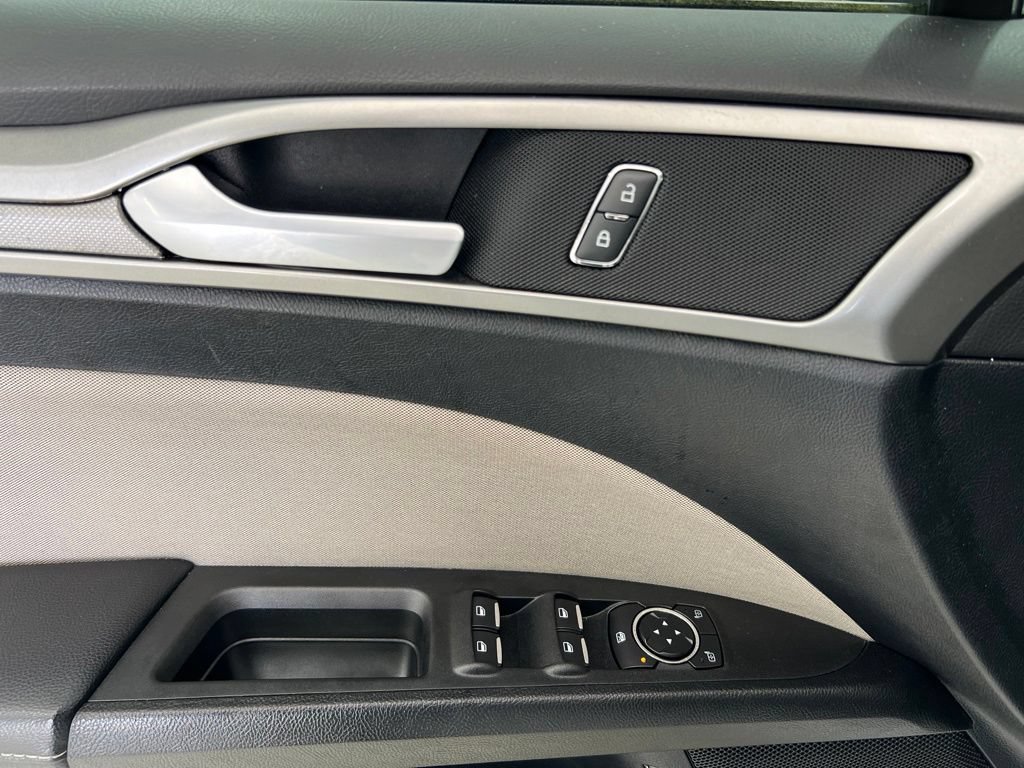 Used 2018 Ford Fusion S FWD image 21