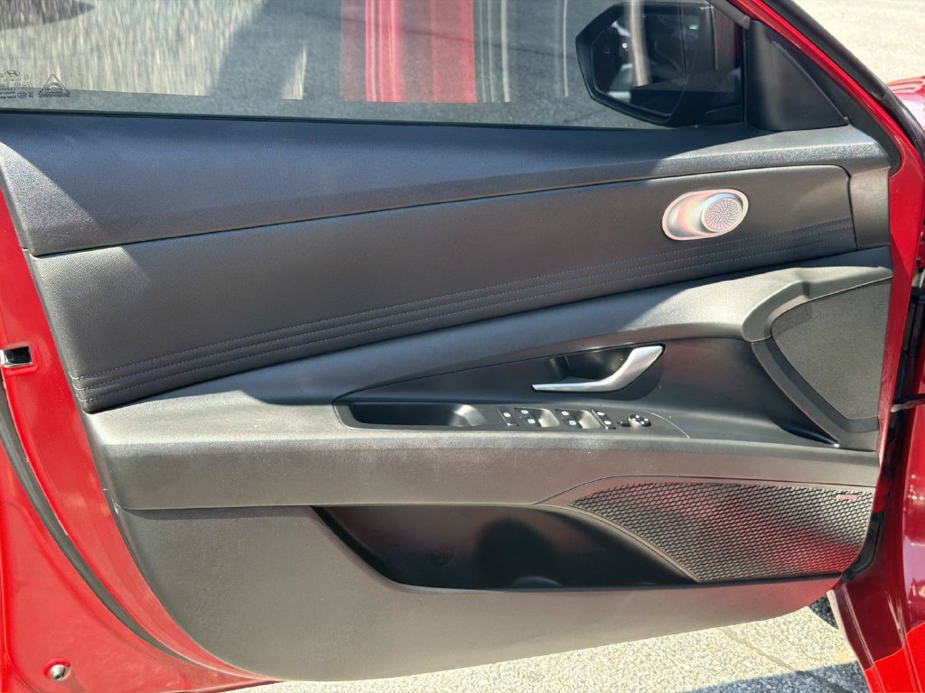 Used 2022 Hyundai Elantra Limited FWD image 21