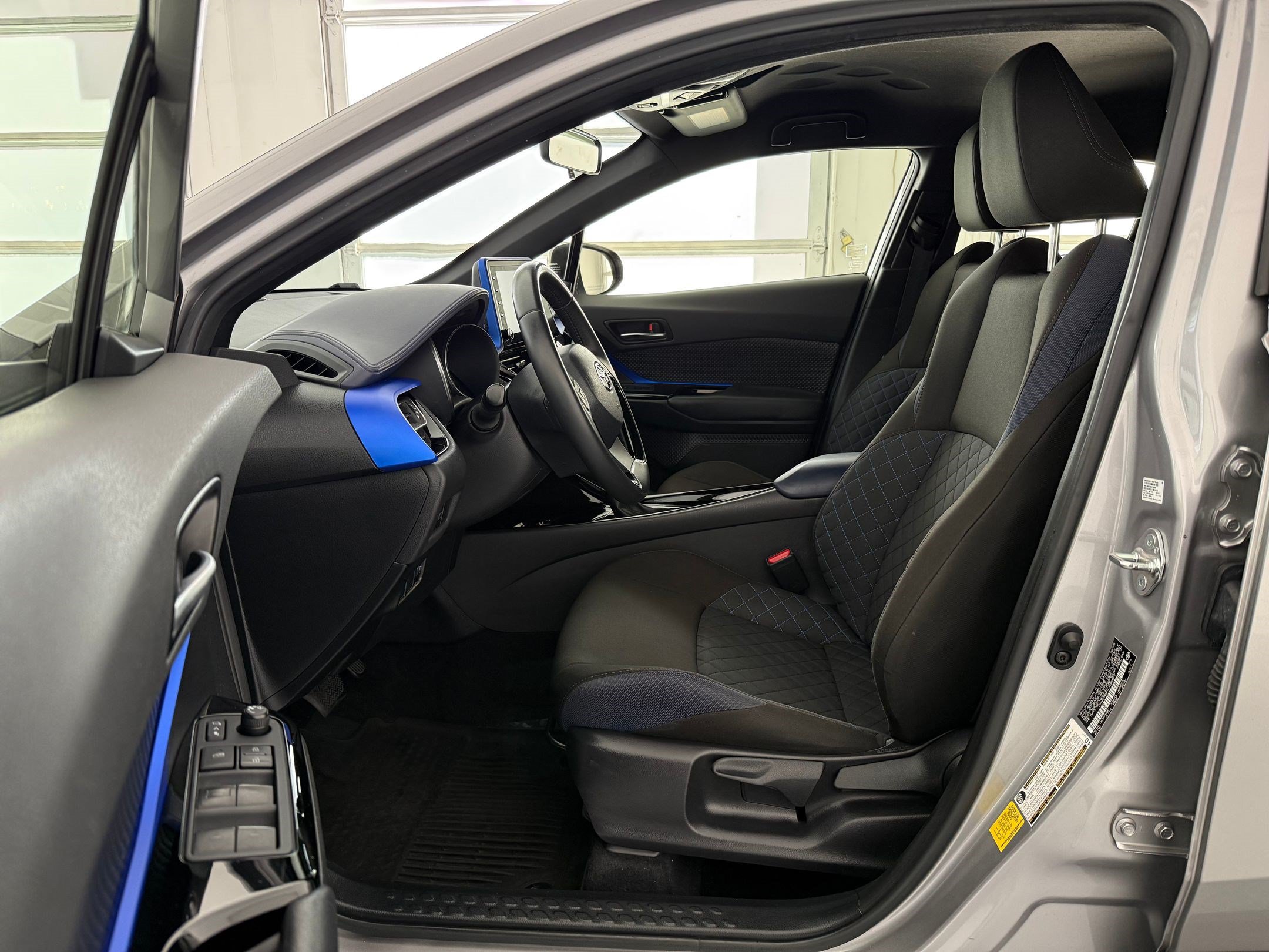 Used 2020 Toyota C-HR XLE FWD image 5