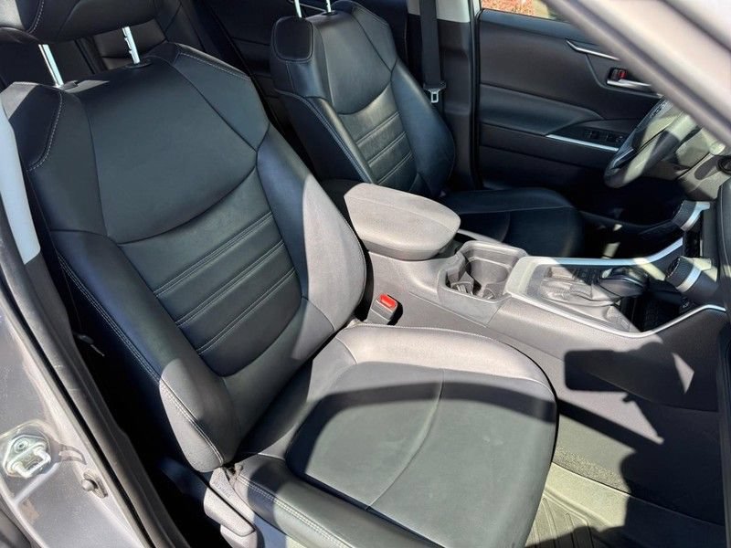 Used 2020 Toyota RAV4 XLE Premium AWD/4WD image 11