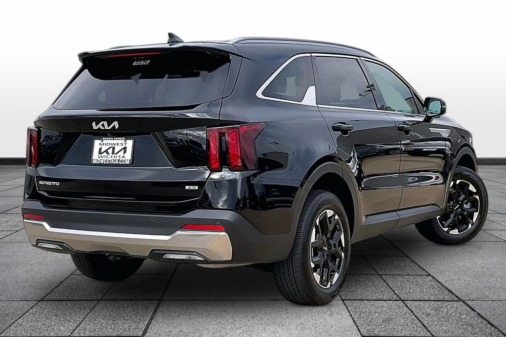 Used 2025 Kia Sorento S AWD/4WD image 13