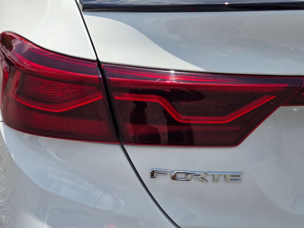 Certified 2021 Kia Forte GT-Line FWD image 11