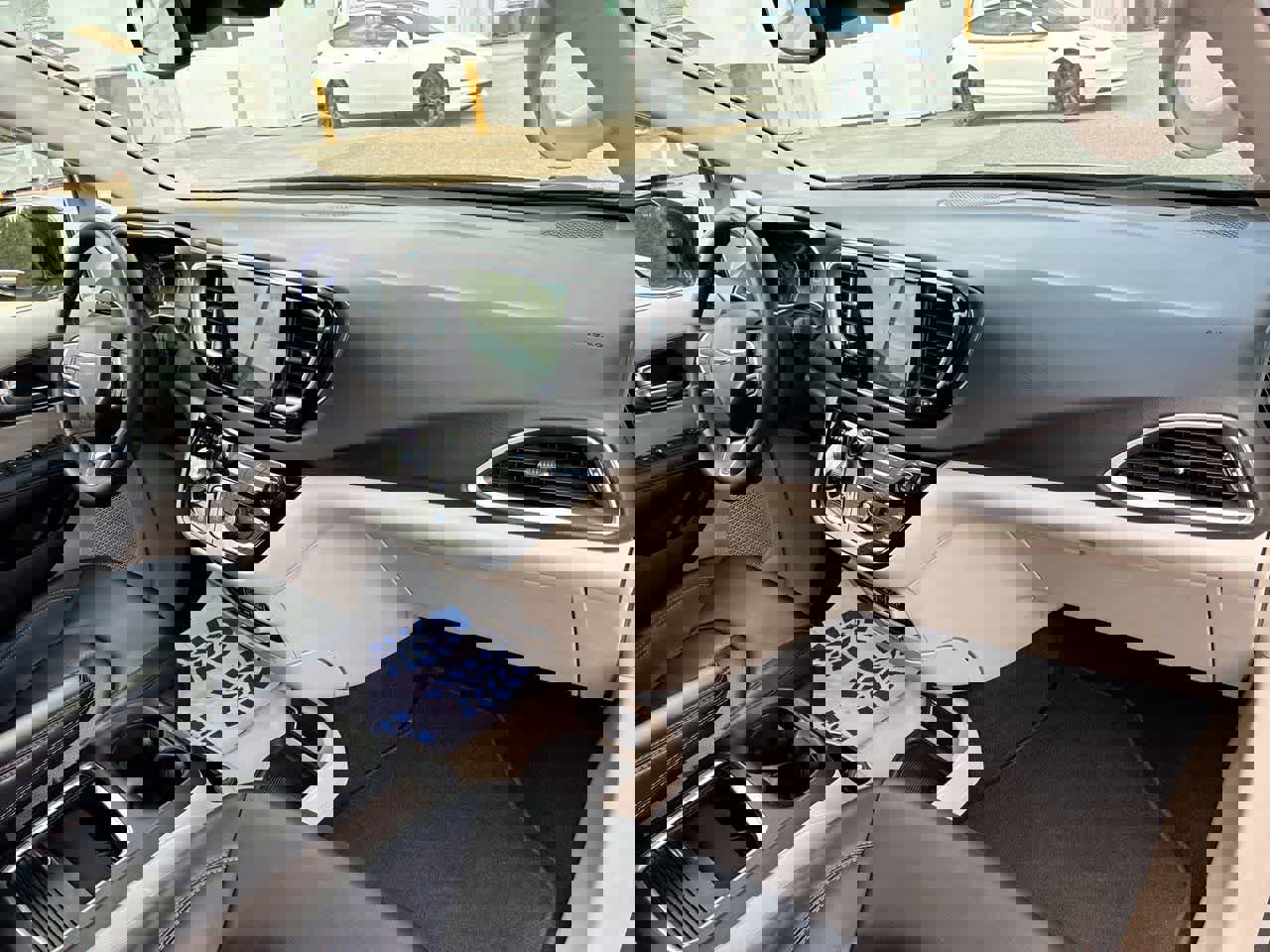 Used 2024 Chrysler Pacifica Touring-L image 27