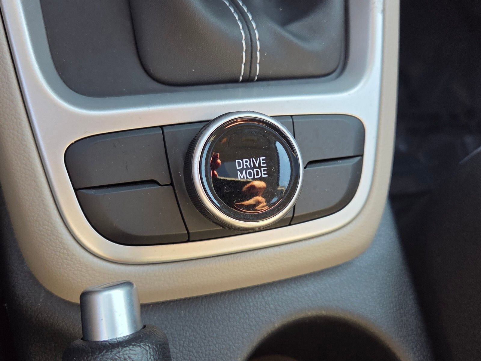 Used 2025 Hyundai Venue SEL image 22