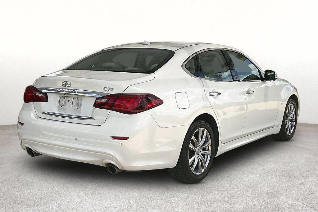 Used 2015 INFINITI Q70 3.7 w/ Technology Package RWD image 2