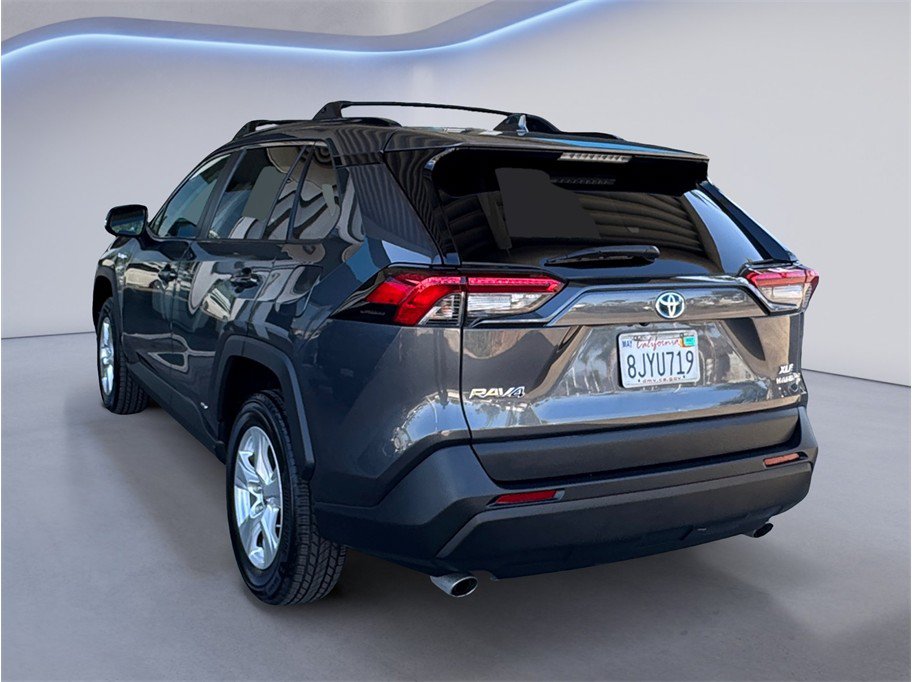 Used 2019 Toyota RAV4 XLE AWD/4WD image 4