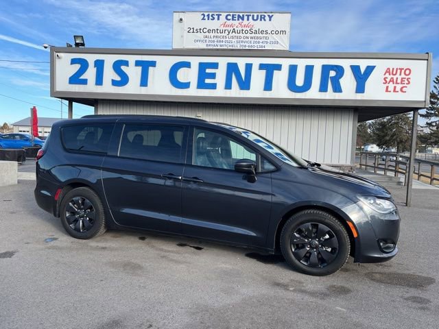 Used 2020 Chrysler Pacifica Touring-L w/ S Appearance Package FWD video 1